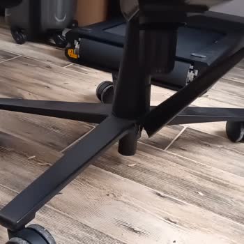 Apex Neo Koltuğunun Metal Ayağının Yıpranması Ve Çökmesi Sonrası Yaralanma