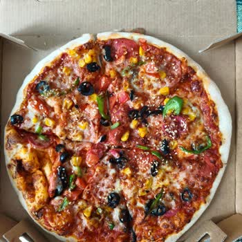 Orta Boy Ücretine Küçük Pizza Gönderildi