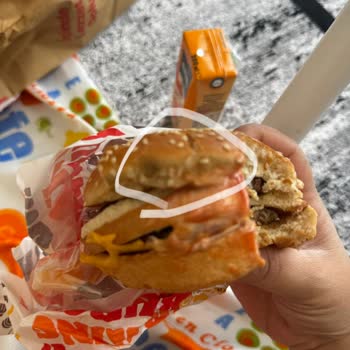 Adıyaman Migros Yemek Şubesinde Küflü Hamburger Ekmeği Sağlık Riski Oluşturdu