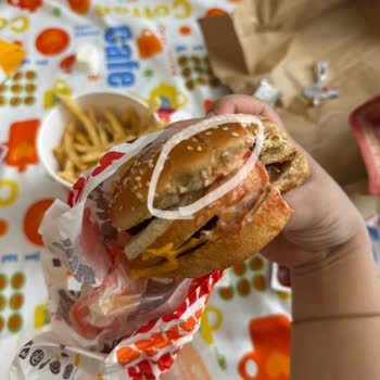Adıyaman Migros Yemek Şubesinde Küflü Hamburger Ekmeği Sağlık Riski Oluşturdu