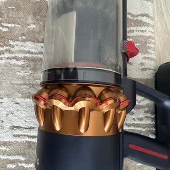 Dyson Süpürgede Boya Soyulması Ve Parça Deformasyonu Garantiden Kapsamlı Çözüm Talebi