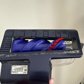 I Face Paint Peeling and Part Deformation on My Dyson Gen5detect Vacuum