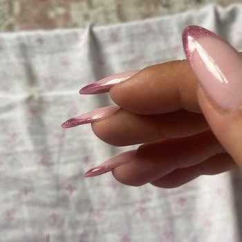 Simge Make Up Özensiz Protez Tırnak!