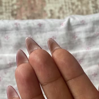Simge Make Up Özensiz Protez Tırnak!