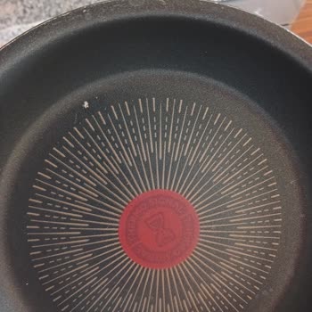 Dayanıklı Söylenen Tefal Tava Altı Ayda Soyuldu, Müşteri Hizmetleri Cevap Vermedi