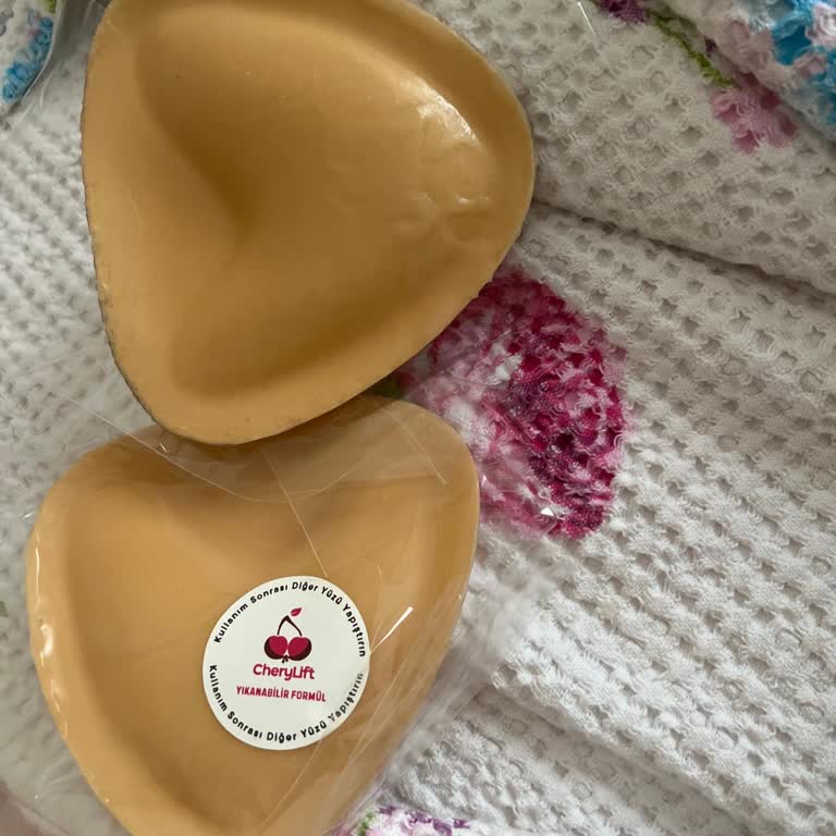 Cherylift'in Aşırı Sert Yapışkanlı Sütyenleri Cildi Tahriş Ettiği İçin İade Talebi