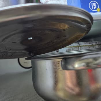 Buzdolabında Sürekli Nemlenme Ve Gıda Bozulması