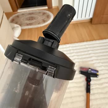 Garanti Kapsamındaki Dyson Süpürge Parçasının Kırılması Ve Ücretsiz Değişim Talebi