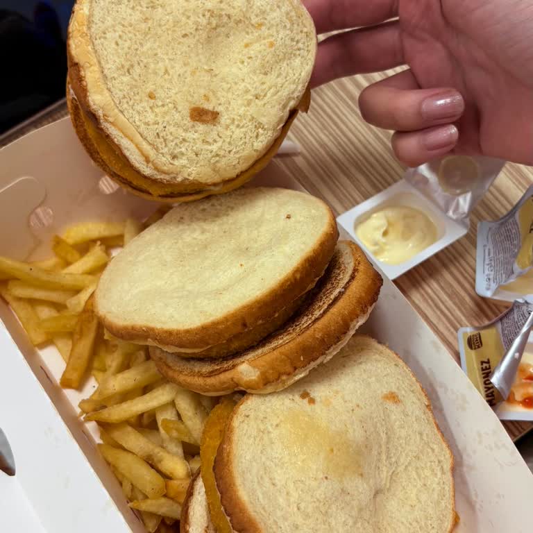 Burger King Şubesinde Tost Ekmeği Kullanımıyla İlgili Şikayet