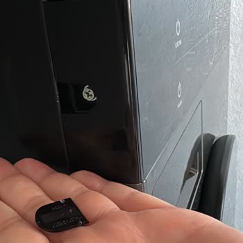 Hasarlı Ön Panel Ve Tekrarlanan Servis Hataları Nedeniyle LG Washtower Değişim Talebi