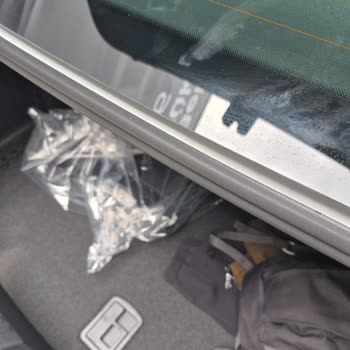 Arka Camda Çizik Bulunan Sıfır Audi A3 Tesliminde Çözüm Talebi