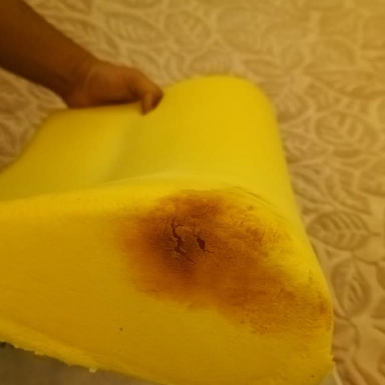 İçinde Sarı Lekeler Bulunan Yastıkta Hijyen Sorunu Ve İade Reddi