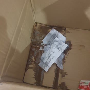 Farmasi Açık Kapaklı Duş Jeli Kargoda Sızdı Ve Diğer Ürünlere Zarar Verdi