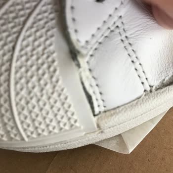 Ayıplı Adidas Superstar Ayakkabı Ve Mağaza İlgisizliği
