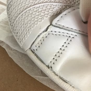 Ayıplı Adidas Superstar Ayakkabı Ve Mağaza İlgisizliği