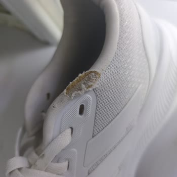 Adidastr.com Kalitesiz ve Dayanıksız Malzeme: Erken Yırtılma Şikayeti