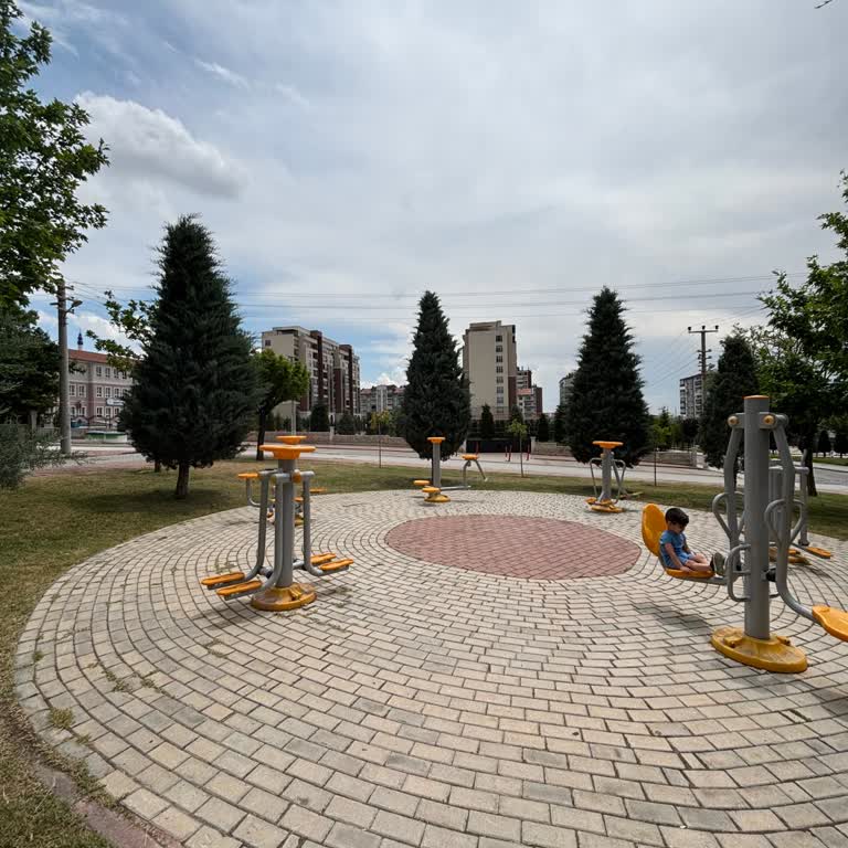 Çocuk Güvenliği İçin Parkın Yol Cephesine Korkuluk Talebi