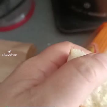 Uno Ekmek İçinden Çıkan Plastik Parçası