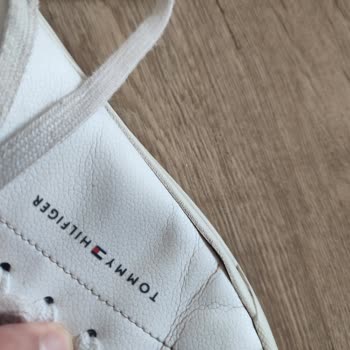 Tommy Hilfiger Ayakkabıda Erken Açılma, Amazon İade Talebini Reddetti