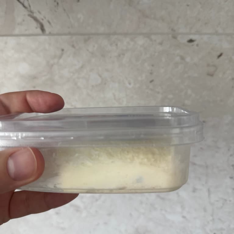 Macrocenter Kuşadası'nda Süresi Geçmiş Kaymak Satışı Ve Cevapsız Müşteri Hizmeti