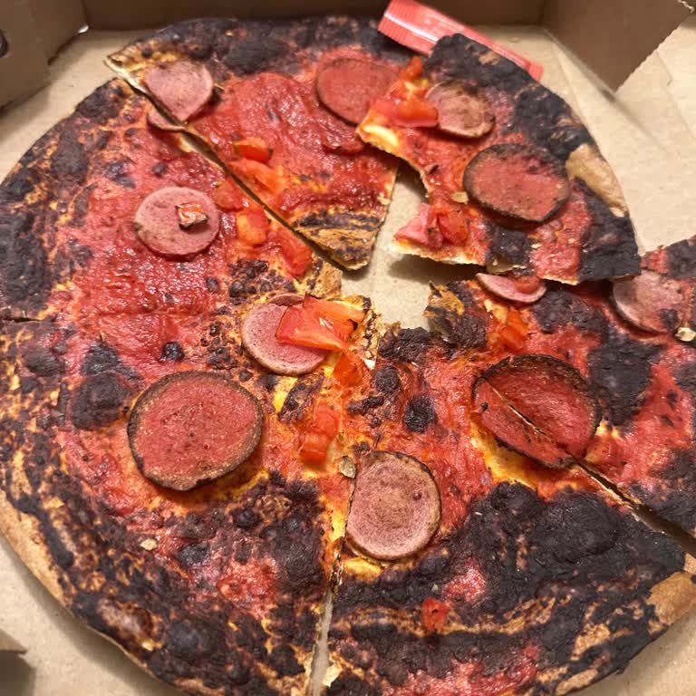 İki Saat Sonra Soğuk Ve Yanmış Pizza, Ücret İadesi Reddedildi