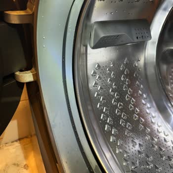 Hasarlı Çamaşır Makinesi Ve Kaba Servis Tutumu