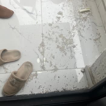 Arçelik Montaj Servisinin Özensiz Ve Kirli Çalışması, Duvar Çizikleri Ve Temizlik Talebi