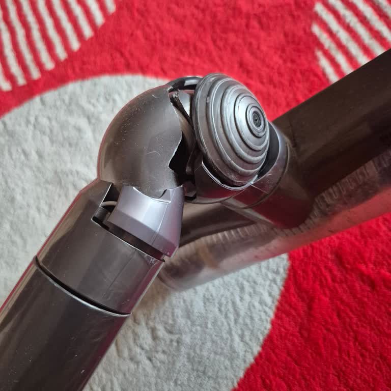 Dyson V11 Başlık Bağlantısında Tekrarlayan Kırılma, Şirket Sorumluluğu Bekleniyor