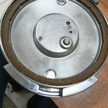 Van AVM Düdüklü Tencere Vidalarında Boş Dönme Ve Servis Eksikliği
