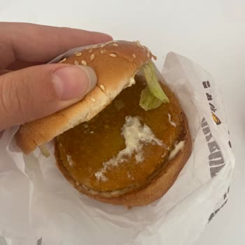 Mayonezsiz İstememe Rağmen Mayonezli Hamburger Ve Eksik Patates