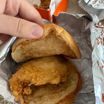 Bayat Tavuklu Popeyes Siparişinde Sağlık Tehlikesi Ve İade Talebi