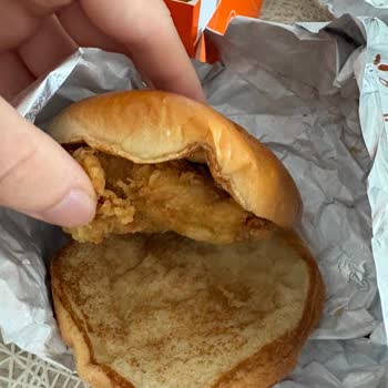 Bayat Tavuklu Popeyes Siparişinde Sağlık Tehlikesi Ve İade Talebi