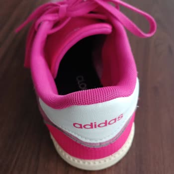 Adidas Kadın Ayakkabısının Kısa Sürede Yırtılması Ve Ücret İadesi Talebi