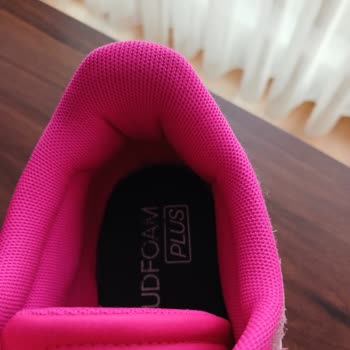 Adidas Kadın Ayakkabısının Kısa Sürede Yırtılması Ve Ücret İadesi Talebi
