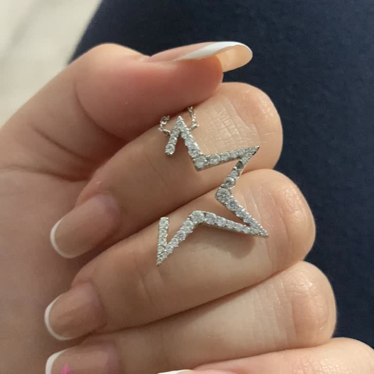 So Chic Kolyedeki Taşlar Sürekli Düşüyor, Değişim Talep Ediyorum