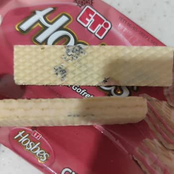Çilekli Gofretten Gelen Siyah Lekeler Sağlık Endişesi Yarattı