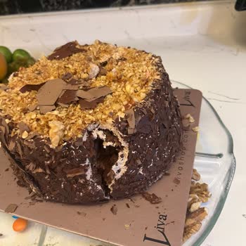 Liva Pastanesi'nden Bozuk Ve Tüketilemez Yaş Pasta İçin Tam İade Talebi