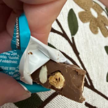 Bozuk Fındıklar Ve Kötü Koku, Yüksek Fiyatlı Mini Çikolatada Hayal Kırıklığı