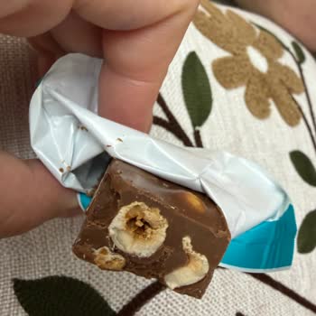 Bozuk Fındıklar Ve Kötü Koku, Yüksek Fiyatlı Mini Çikolatada Hayal Kırıklığı