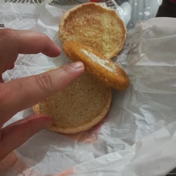 Sipariş Otomatik Onaylandı Ve İptal Edilemedi, İstenmeyen Ürünler Ve Eksik Hamburger