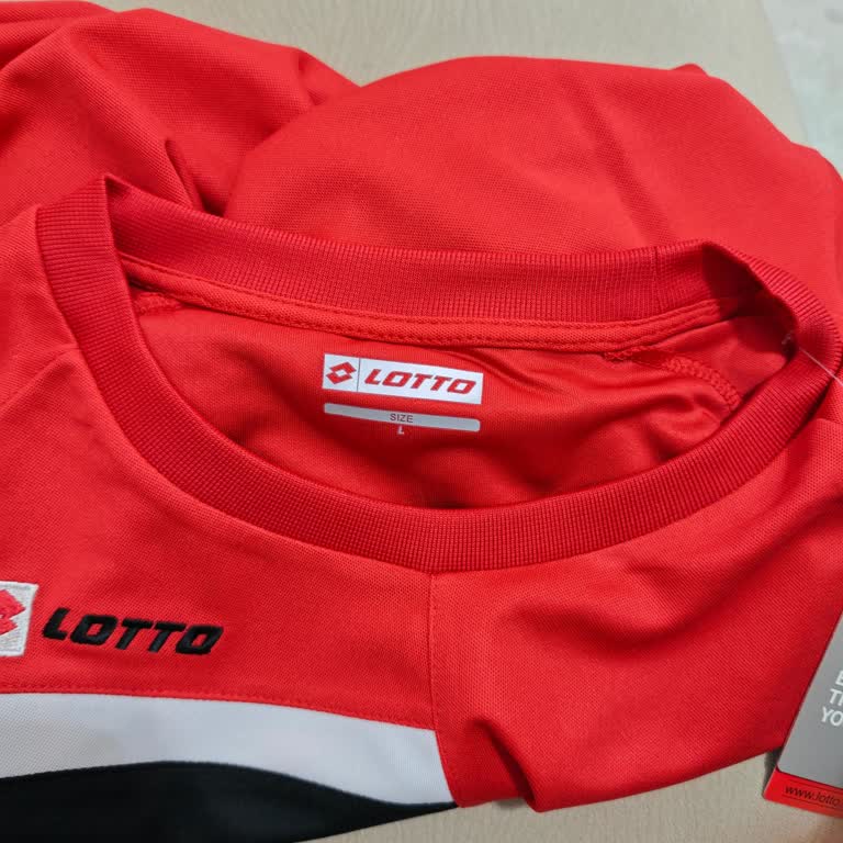 Yanlış Beden Gelen T-Shirt İçin Ücretsiz Değişim Ve Chip Para Kampanyasının Korunması