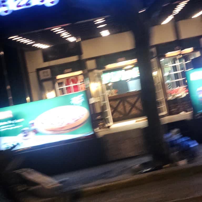 PizzaLazza FSM Şubesinde Çalışanların Müşteriyi Görmezden Gelmesi ve Ayrımcılık Şikayeti