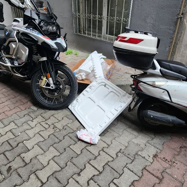 Ücretli Montaj Sonrası Çöp Apartmanda Bırakıldı, Özür Ve Temizlik Talebi