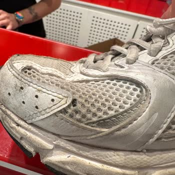 Deforme Olan New Balance 530 Ayakkabımda Kullanıcı Hatası İddiası Ve İade Reddi