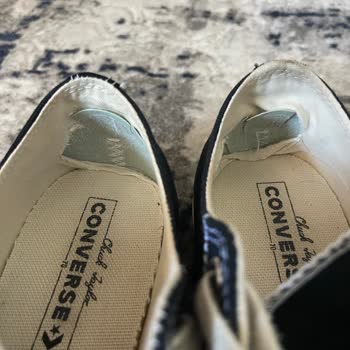 Üç Hafta İçinde Yırtılan Converse Ayakkabıda Üretim Hatası Ve İade Talebi