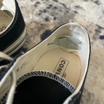 Üç Hafta İçinde Yırtılan Converse Ayakkabıda Üretim Hatası Ve İade Talebi