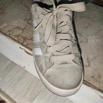Yüksek Maliyetli Adidas Ayakkabısı Kısa Sürede Bozuldu