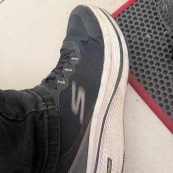 Skechers Ayakkabısında Yan Patlaması Ve Garanti Reddi