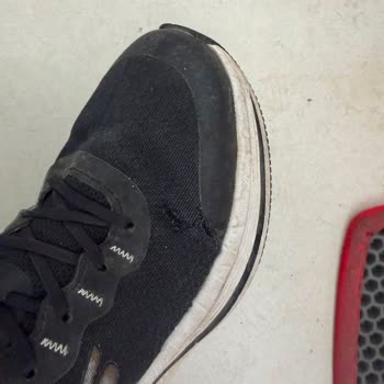 Skechers Ayakkabısında Yan Patlaması Ve Garanti Reddi