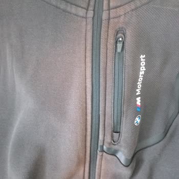 Puma BMW İş Birliği Hırkasında Hızlı Solma